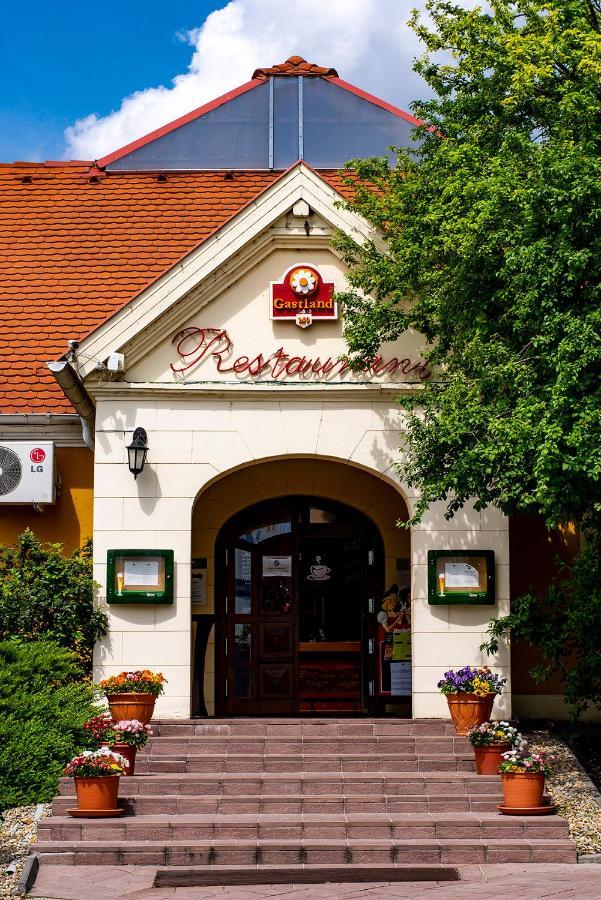 Gastland M0 Hotel & Conference Center Szigetszentmiklos Bagian luar foto