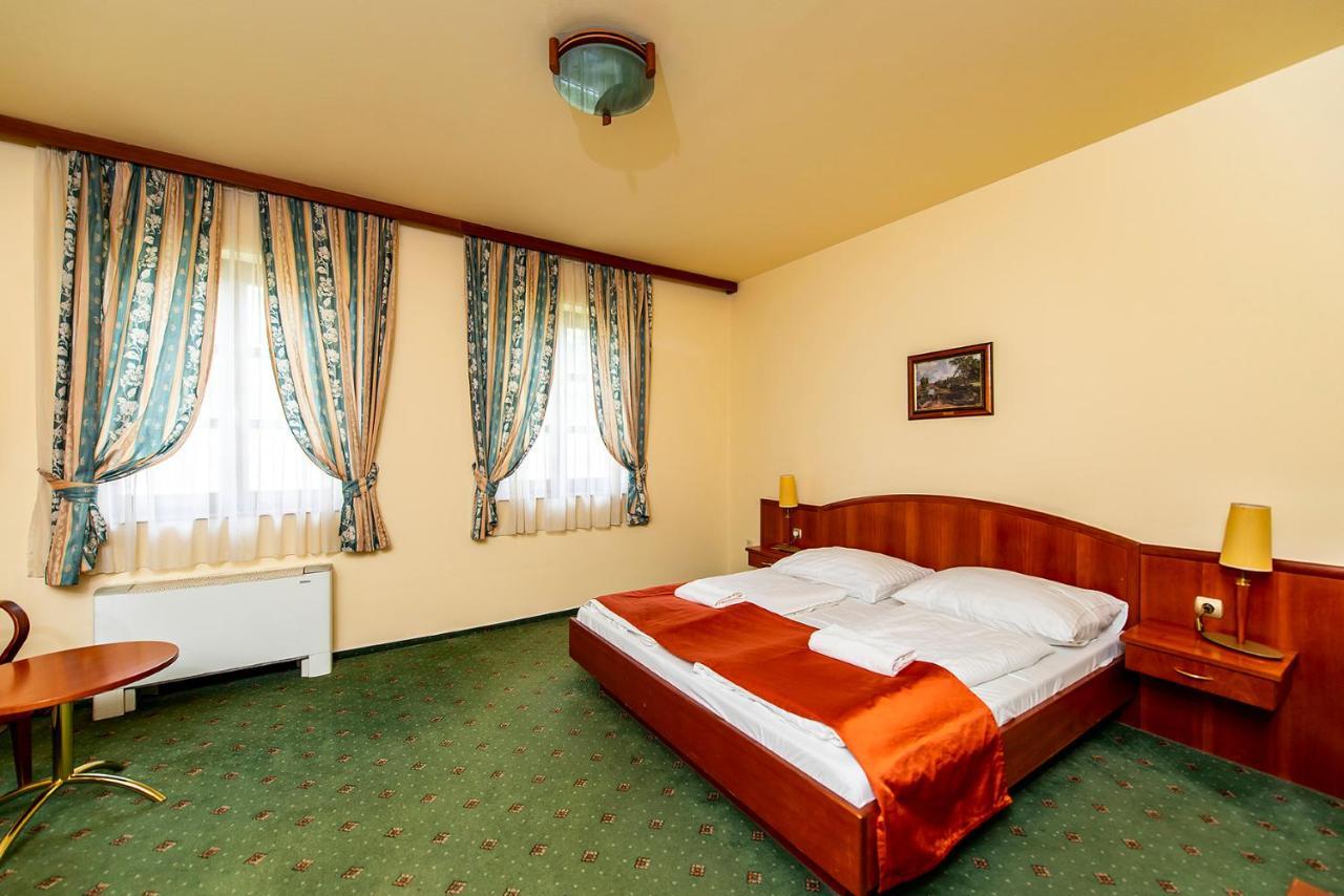 Gastland M0 Hotel & Conference Center Szigetszentmiklos Bagian luar foto