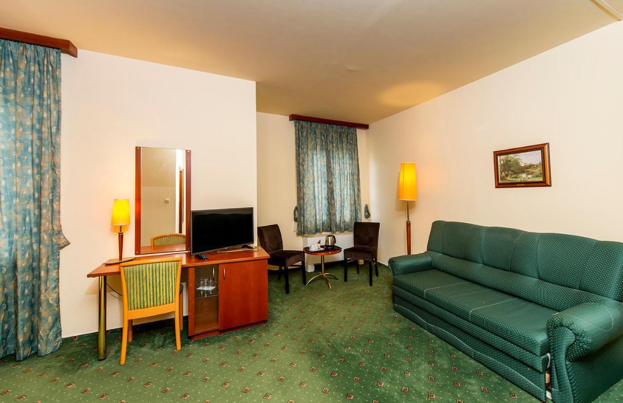 Gastland M0 Hotel & Conference Center Szigetszentmiklos Bagian luar foto