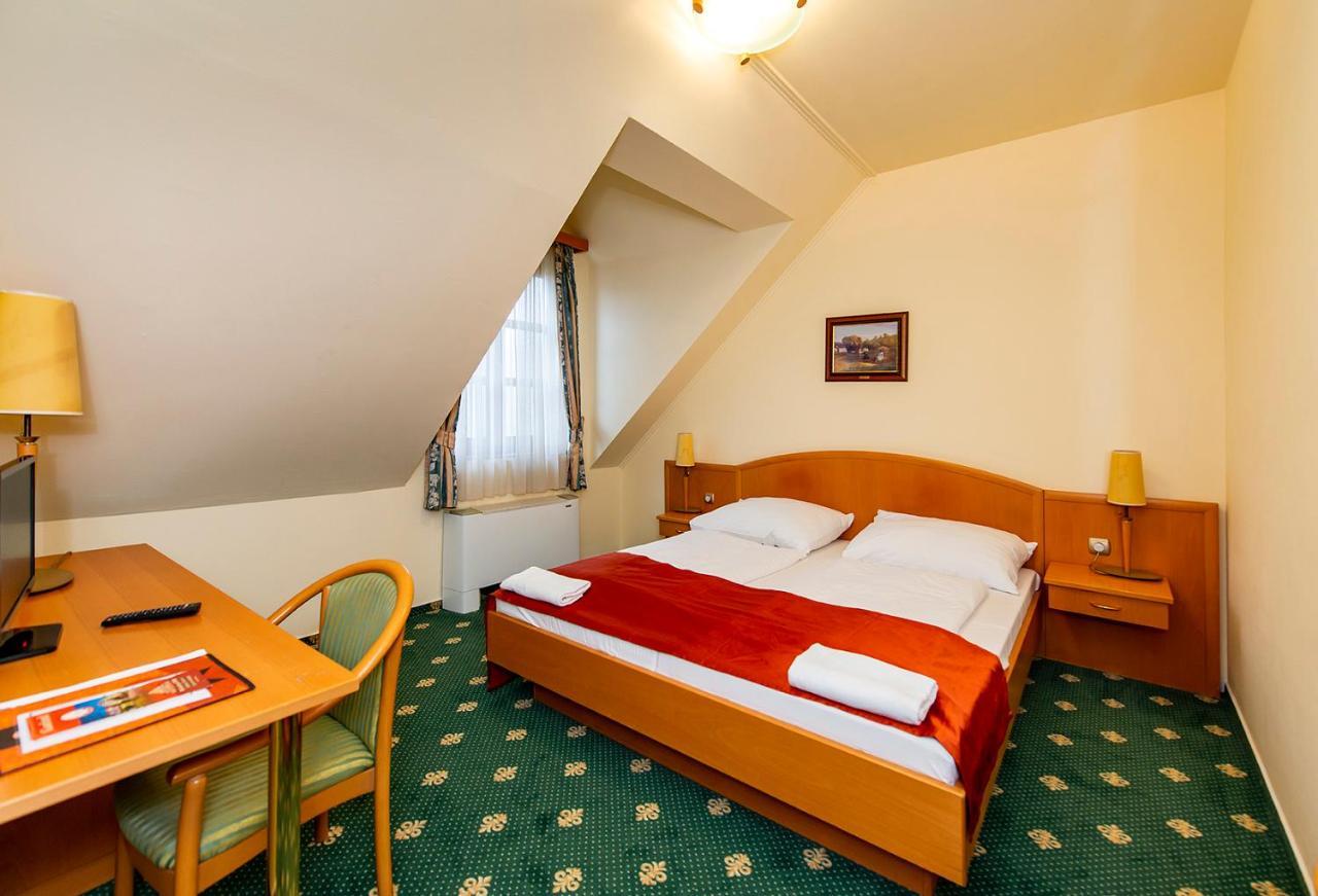Gastland M0 Hotel & Conference Center Szigetszentmiklos Bagian luar foto
