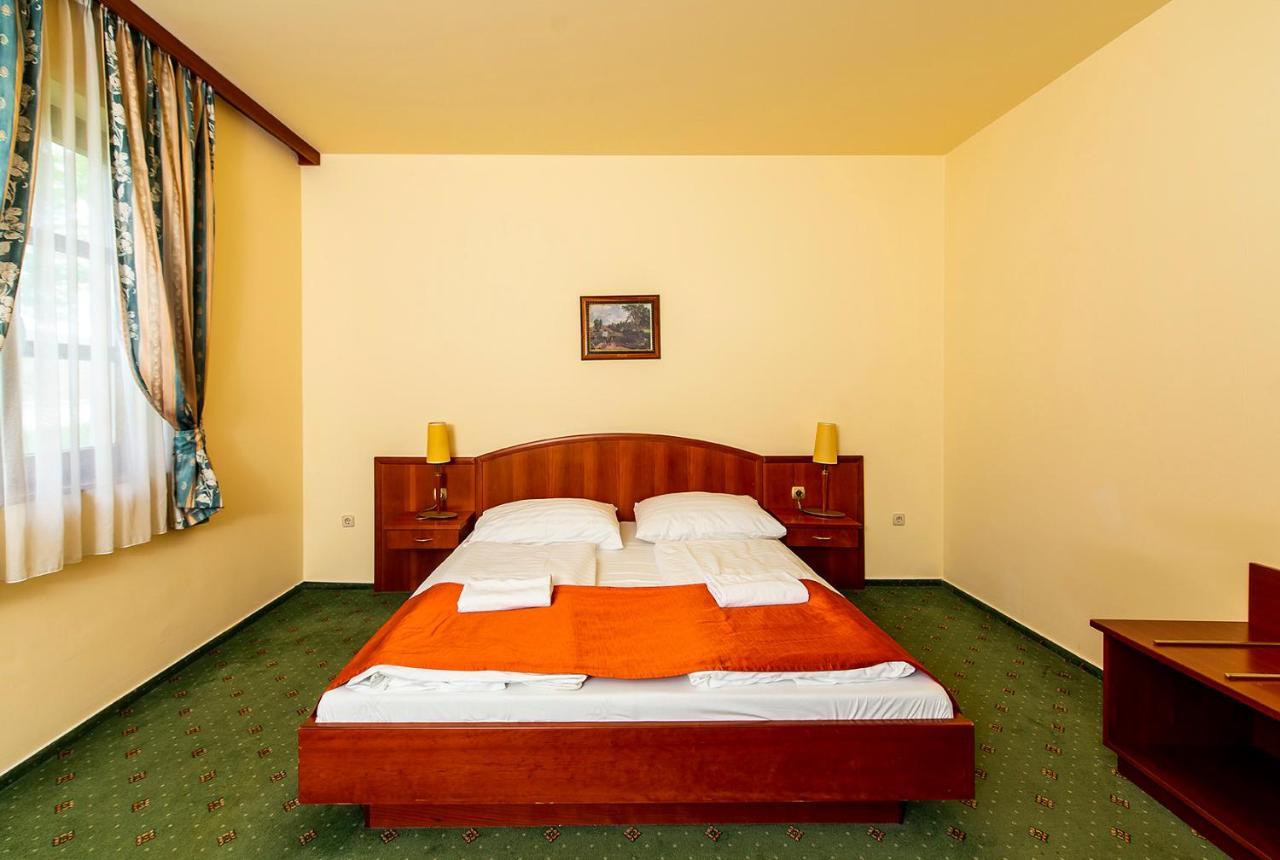 Gastland M0 Hotel & Conference Center Szigetszentmiklos Bagian luar foto