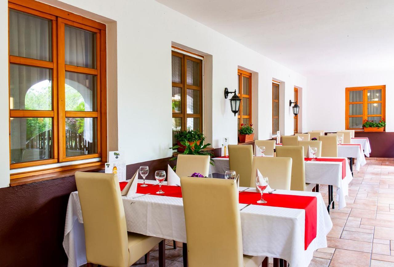 Gastland M0 Hotel & Conference Center Szigetszentmiklos Bagian luar foto