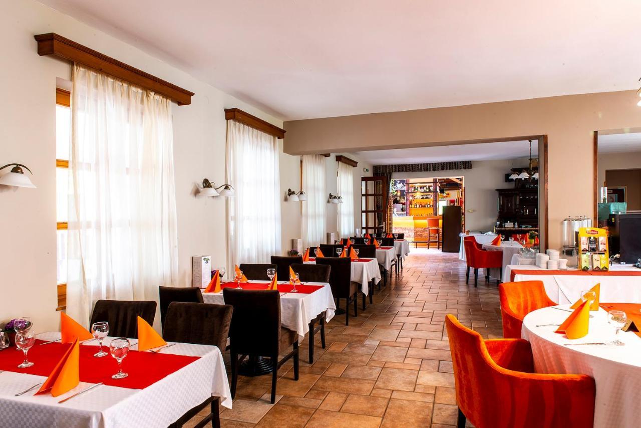 Gastland M0 Hotel & Conference Center Szigetszentmiklos Bagian luar foto
