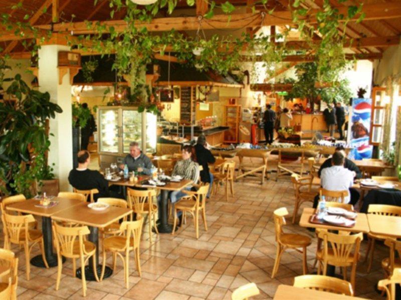 Gastland M0 Hotel & Conference Center Szigetszentmiklos Bagian luar foto