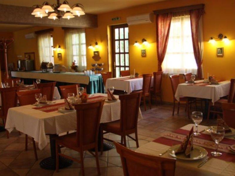 Gastland M0 Hotel & Conference Center Szigetszentmiklos Bagian luar foto