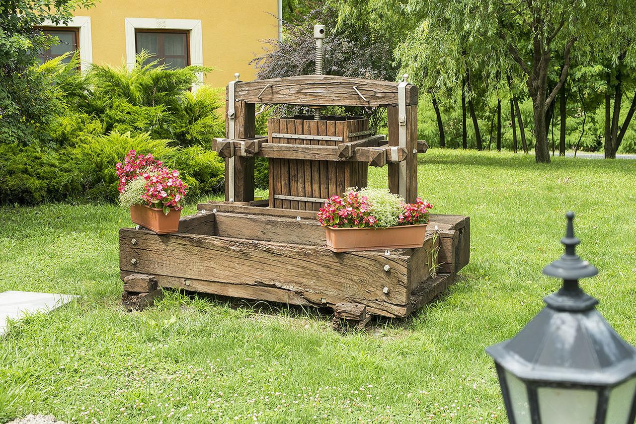 Gastland M0 Hotel & Conference Center Szigetszentmiklos Bagian luar foto